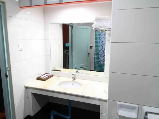 J and J Hotel