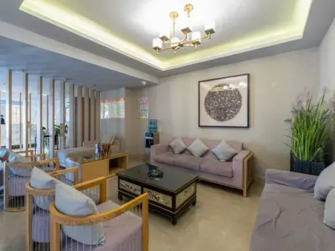 Junhe Hotel (Yingcheng Central Plaza)