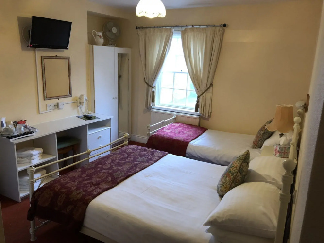Diamonds Inn Ltd