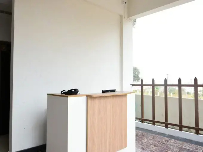 V Wella Inn By OYO Rooms
