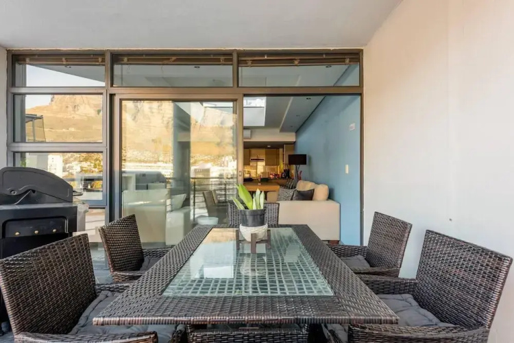 3-bed, Sleeps 6, Free Parking