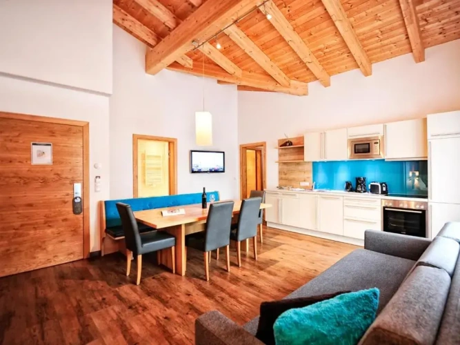 3 Bedrooms Apartment