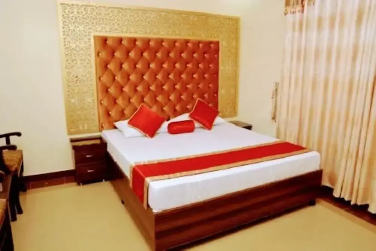 Royal Galaxy Guest House