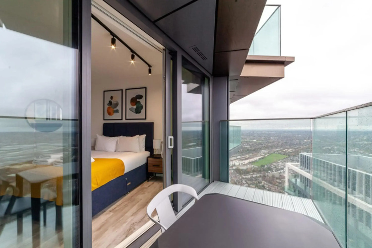 Sky-high North Acton Apartment