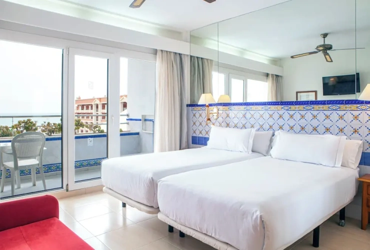 Standard Double room with partial sea view