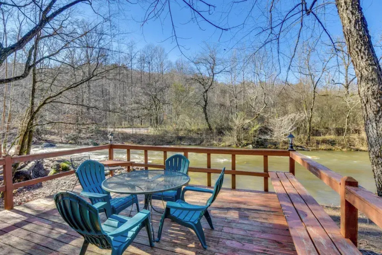 Riverfront Helen Cabin w/ Hot Tub & Deck!