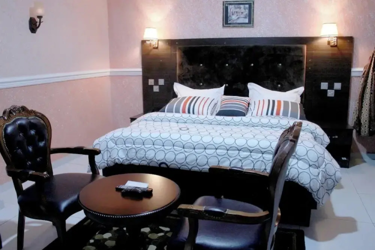 Queens Gate Hotel