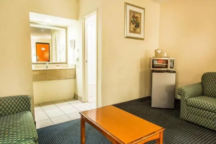 Econo Lodge Norwalk