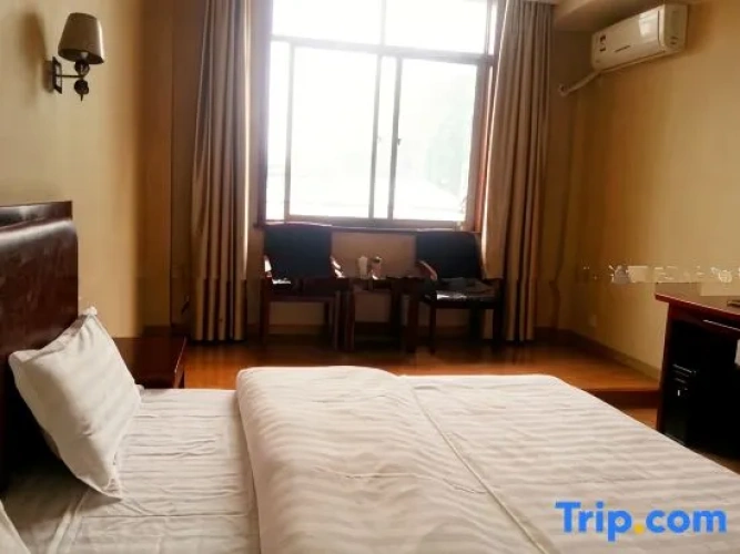 Deluxe Single Suite