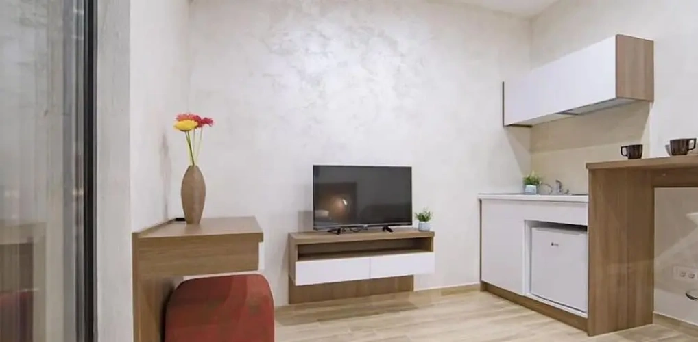 Deluxe Studio