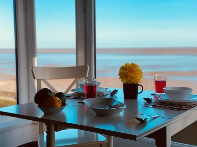 Apartment with sea view