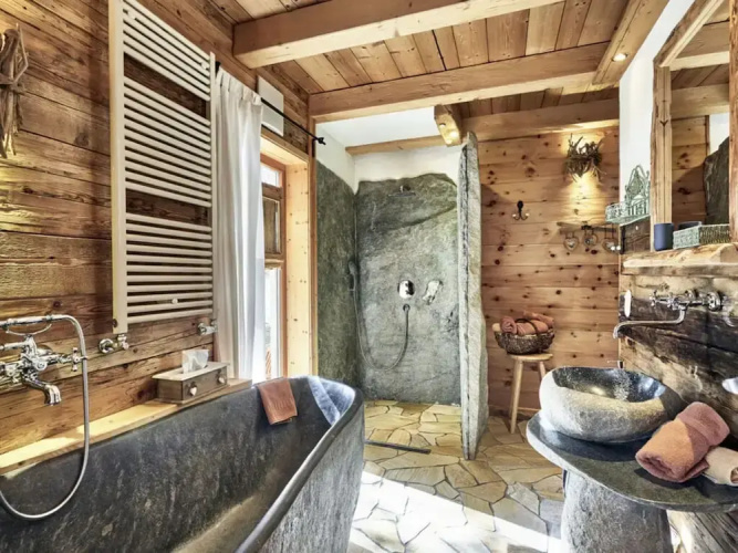 Felsenhutte Modern Retreat