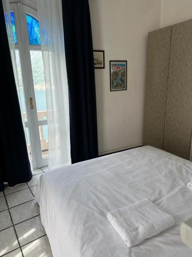 Standard Double room with lake view