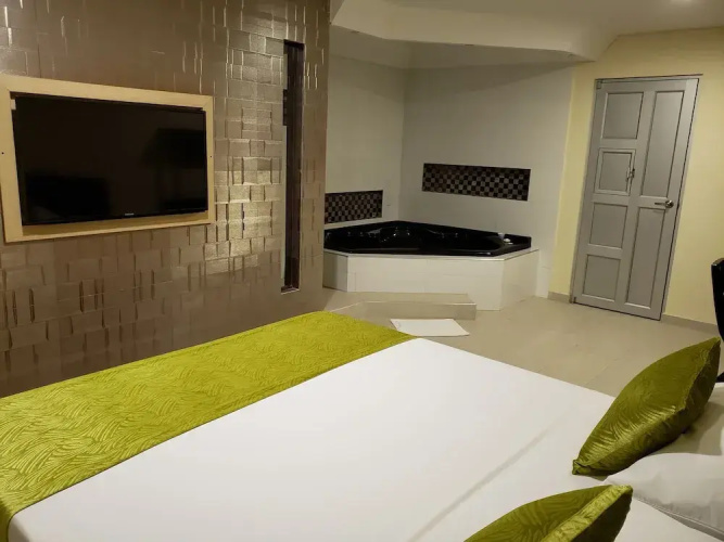 Hotel 56 Avenue Plaza