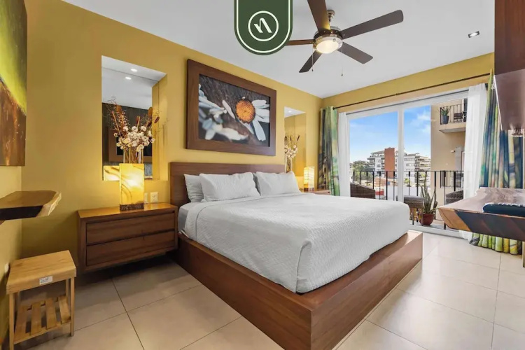 1BR Condo With Rooftop Pool - Romantic Zone