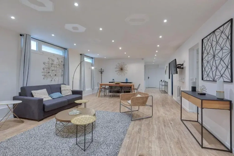 2 Bedrooms Apartment