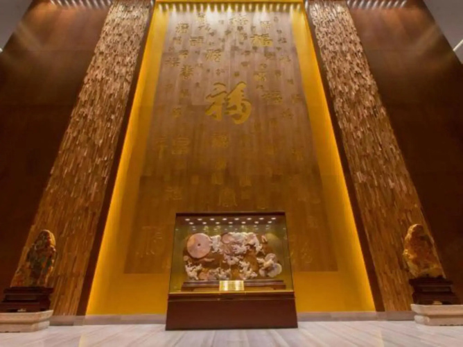 Royale Tower Hotel