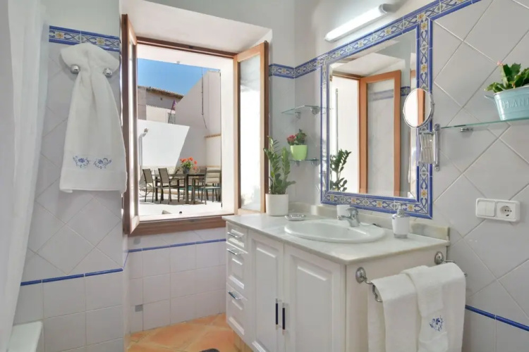 Mallorca Town House with Pool Beaches 20 Mints