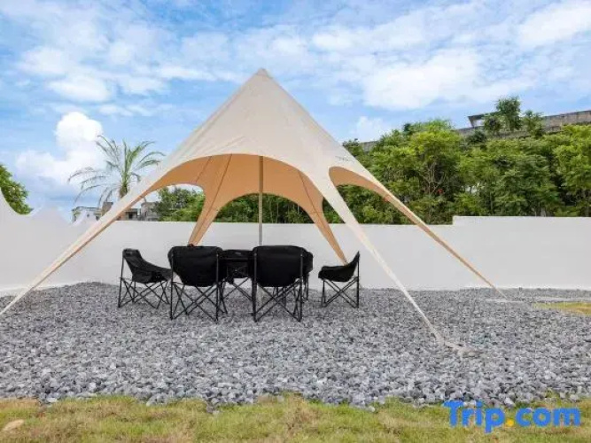 Sunjoy Resort