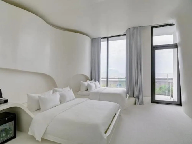 Play Hotel