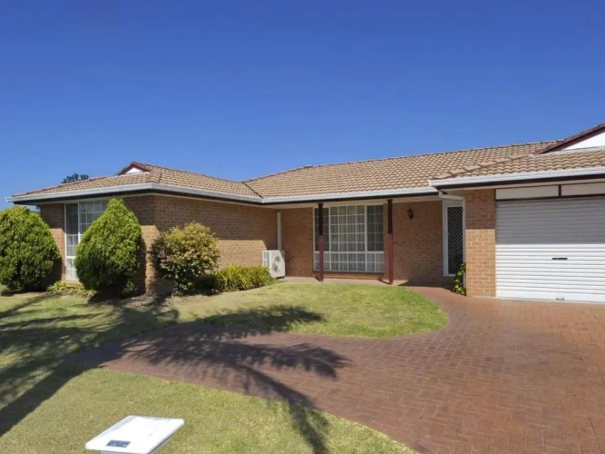 3 Bedrooms Cottage