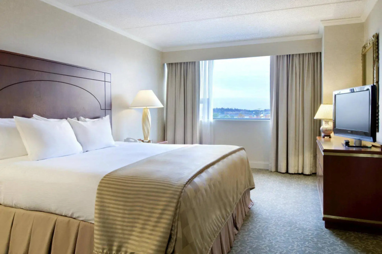 DoubleTree by Hilton Akron Fairlawn