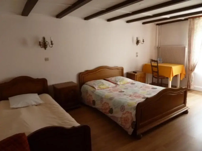 Standard Triple room