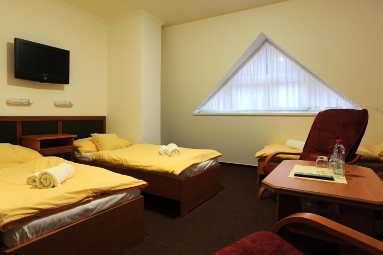 Standard Triple room