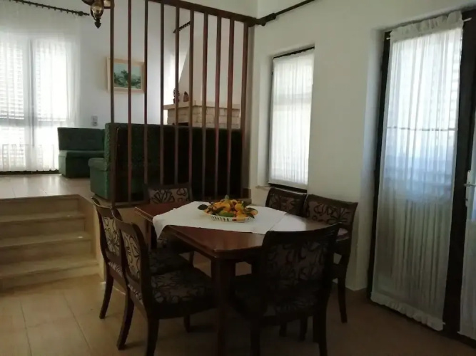 Renata - 3 Bedrooms - H