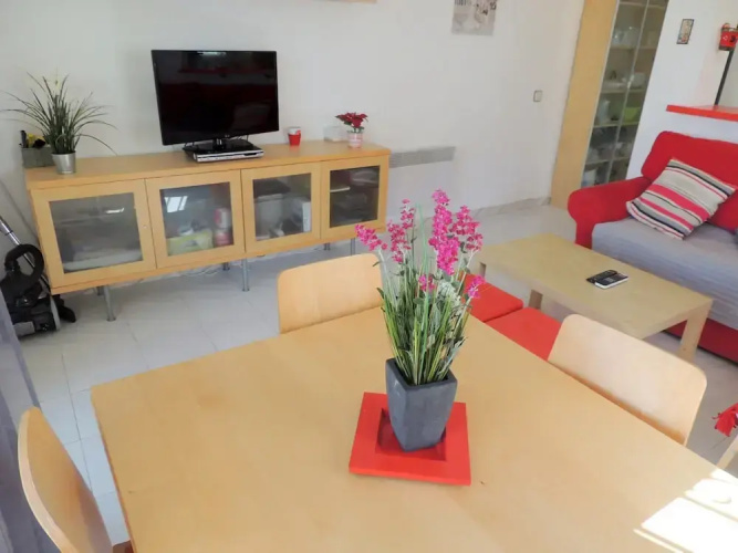 Apartment by Roses Beach With Pool
