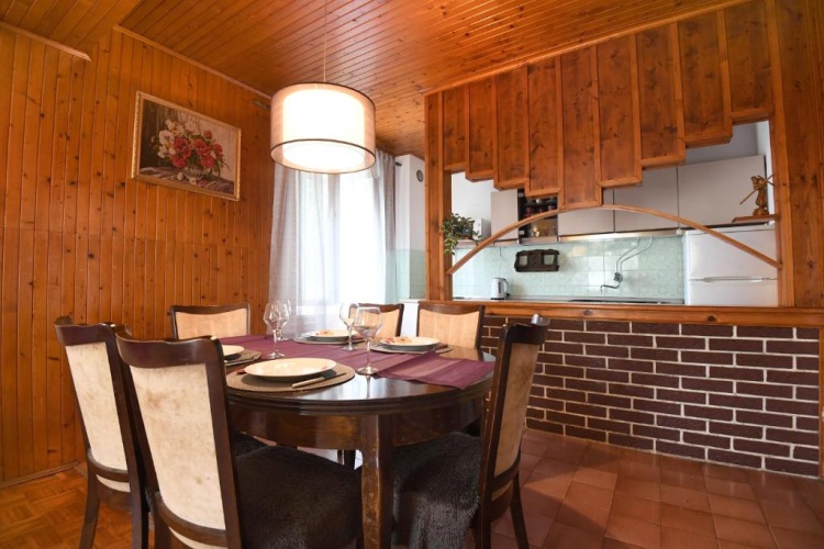 3 Bedrooms Apartment