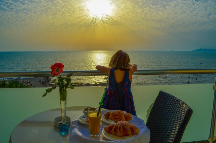 Deluxe Double room with partial sea view