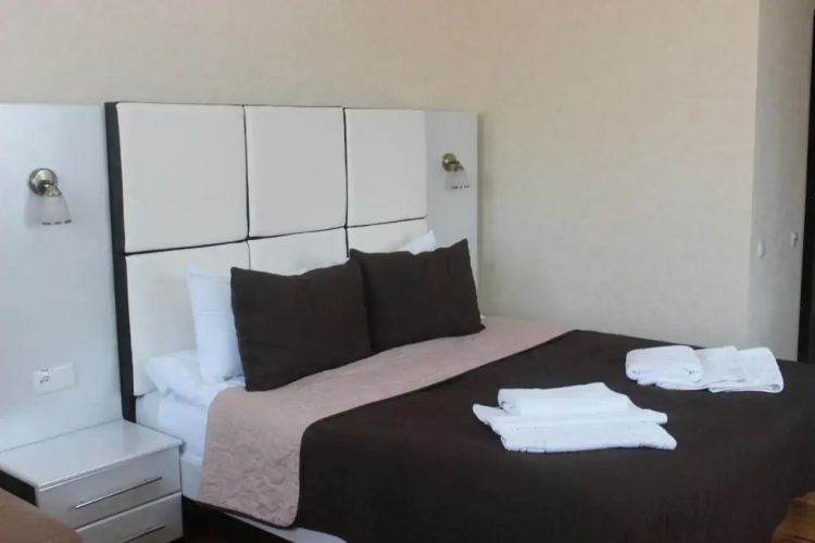 Guest House Shale