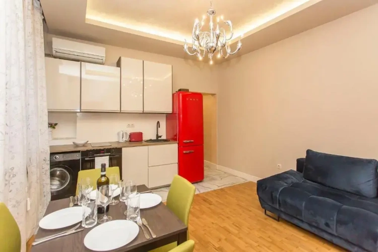 2 Bedrooms Apartment