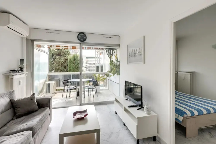 4 people apartment - AC and swimming pool by Weekome