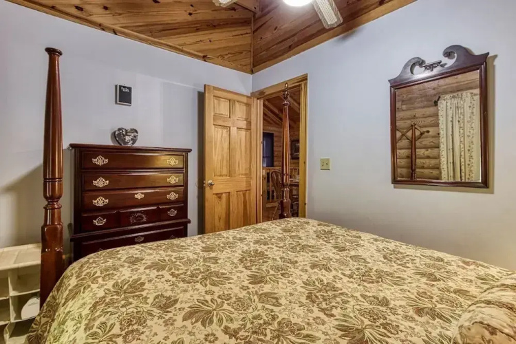 Er44 - Rising Eagle - Great Location! Close To Town! 2 Bedroom Cabin by RedAwning