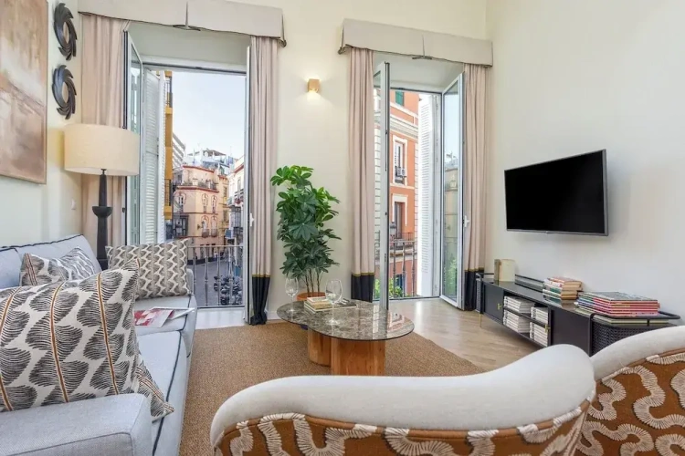 2 Bedrooms Apartment