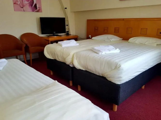 Hotel 2000