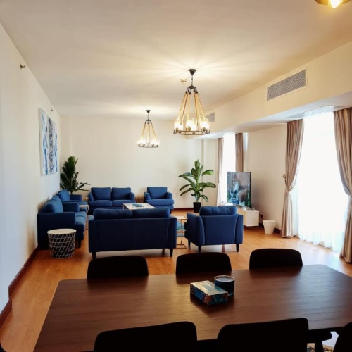 3 Bedrooms Apartment