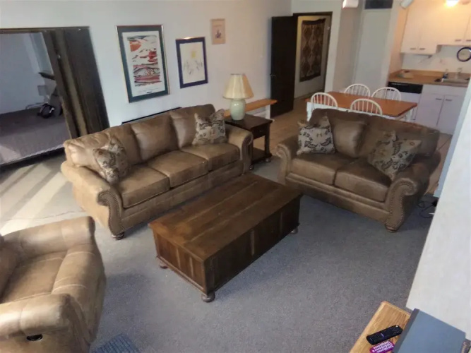 Snowflake 1 Bed plus Den 2 Bath