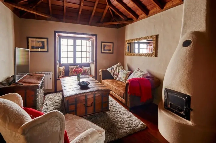 2 Bedrooms Cottage