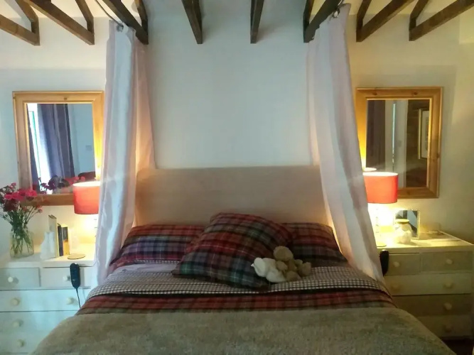 House - Sleeps 2, pet Friendly & Free Parking