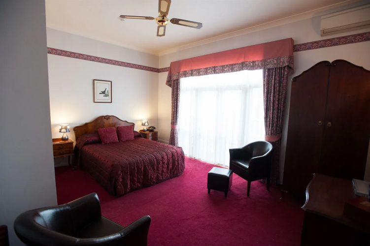 The County Hotel