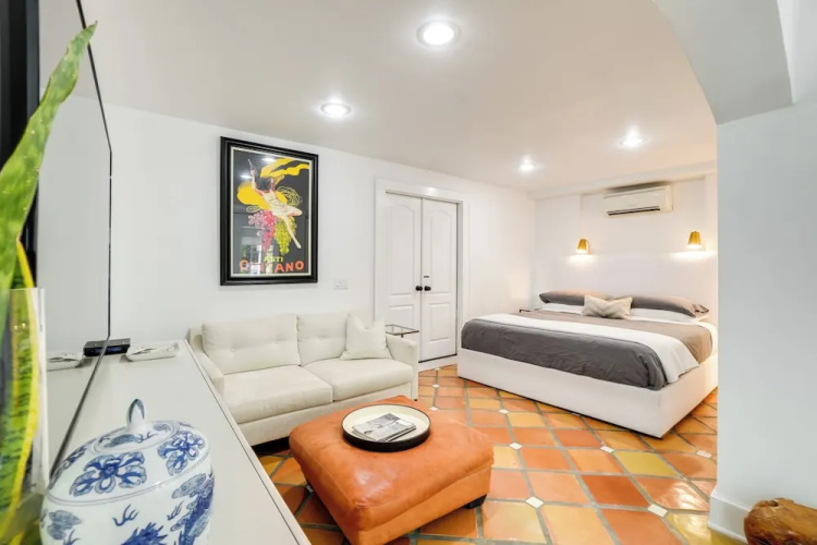 South Tampa Studio in Desirable Historic District!