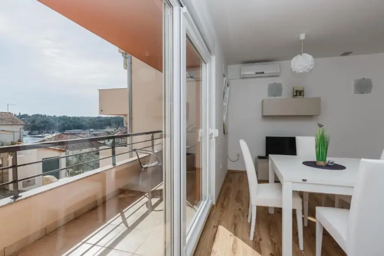 1 Bedroom Apartment with balcony