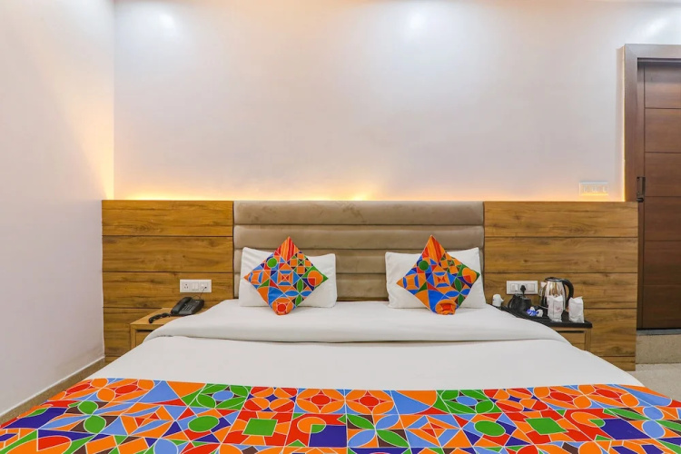 Fabhotel The Crestelia