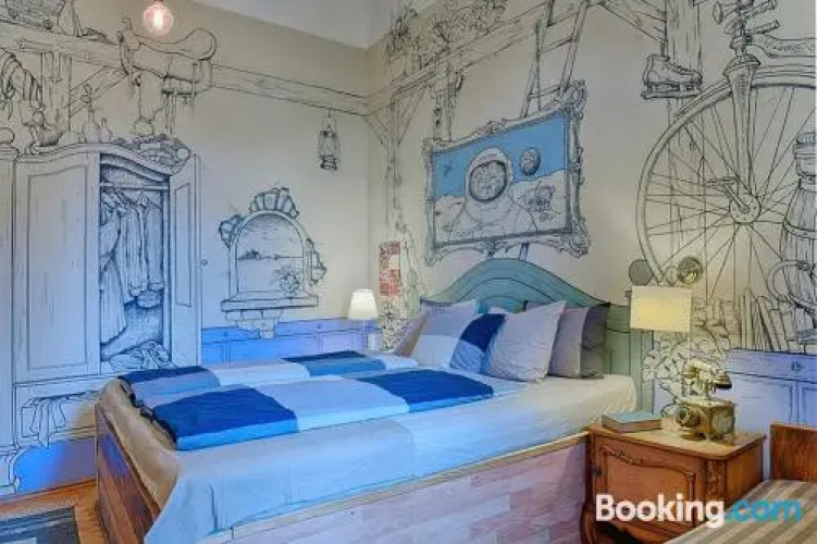 Lavender Circus Hostel And Apartments