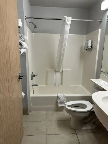 Sugar Creek Inn & Suites