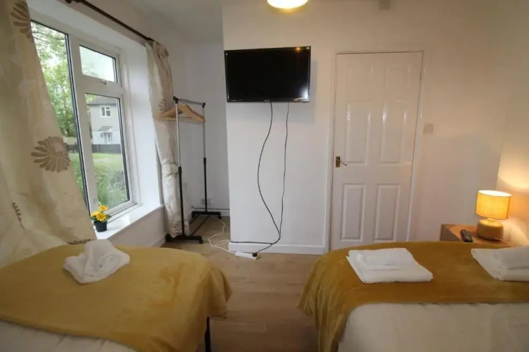 Sextuple Cottage