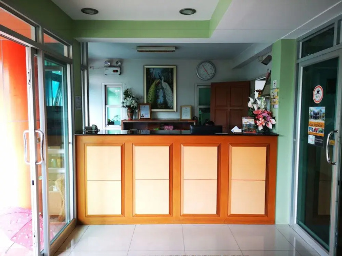 100 House Hotel